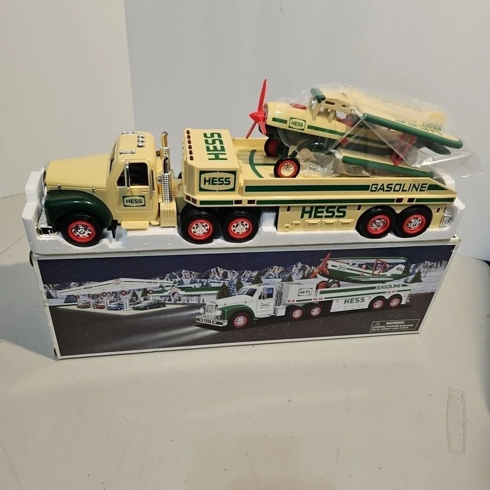 RARE Vintage Hess 2002 18 Wheeler Truck and Airplane Toy New In Original Box
